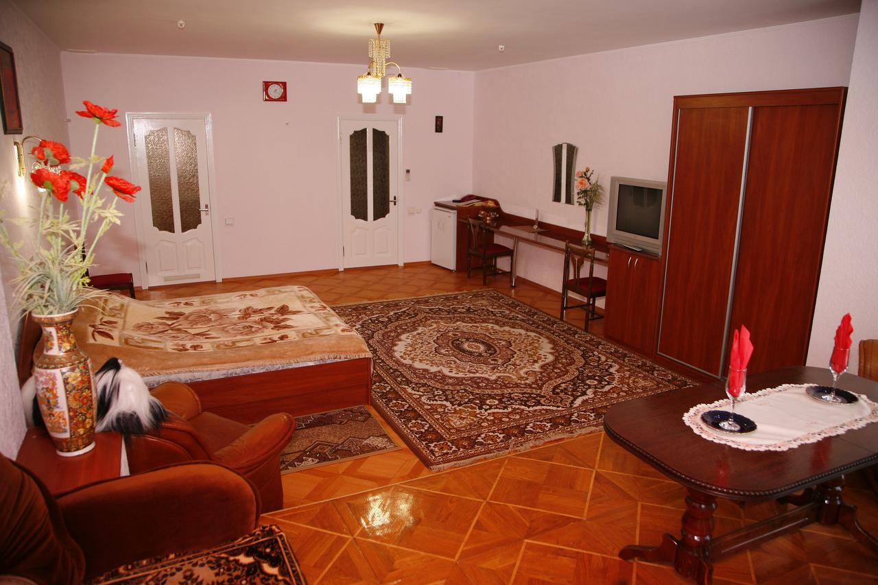 Anzhelina Hotel Kherson Exterior photo